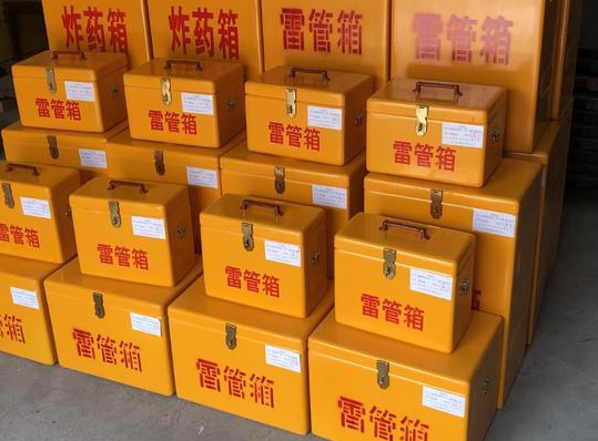 钟楼玻璃钢雷管箱的使用寿命一般是多少?